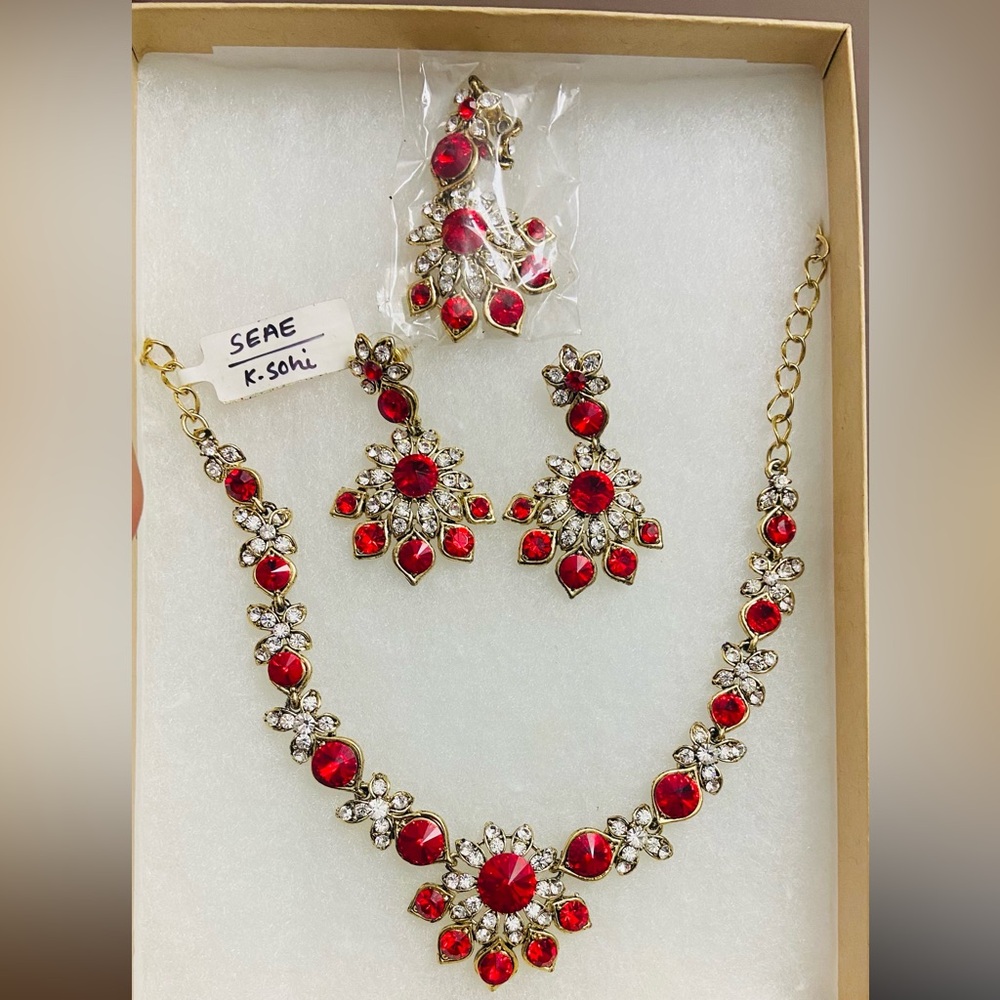 Red Necklace Set - Picture 2 of 3
